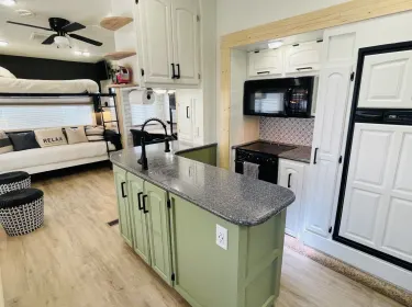 2010 Keystone RV Montana Hickory Fifth-wheel rental in Plain City, OH