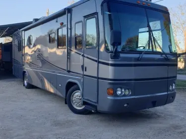 2005 Safari Cheetah Class A rental in woodland hills, CA