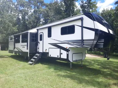 2022 Durango Durango Fifth Wheel Fifth-wheel rental in Buena vista, GA