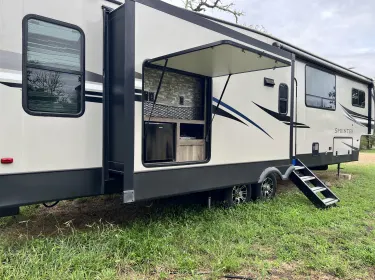 2019 Keystone Sprinter Fifth-wheel rental in Bastrop, TX