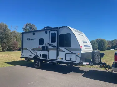 2022 Winnebago Micro Minnie Travel trailer rental in Bethel, OH