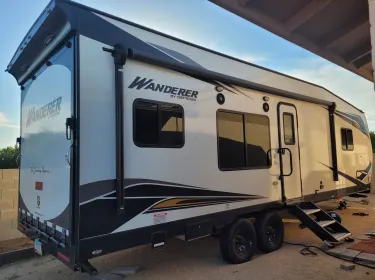 2021 Genesis Supreme Rv Wanderer Toy hauler rental in Glendale, AZ