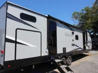 2022 Forest River Cherokee Alpha Wolf Travel trailer rental in Carstairs, AB