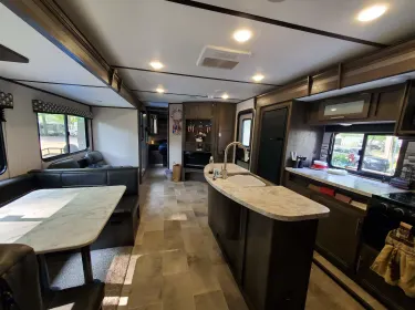 2020 Dutchmen Coleman Lantern Travel trailer rental in Harrisburg, SD