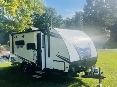 2021 Crossroads RV Sunset Trail Super Lite Travel trailer rental in Iron Station, NC