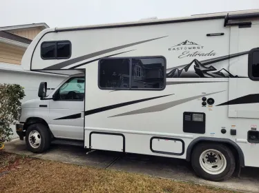 2023 East to West 1FDWE3FN6NDC42920 Class C rental in Kenly, NC