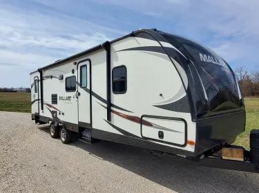 2017 Heartland RVs Mallard Travel trailer rental in Versailles, MO