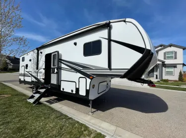 2023 Crossroads Cruiser Aire Fifth-wheel rental in Meridian, ID