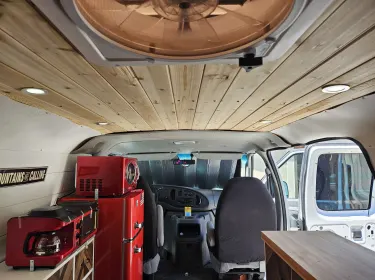 2005 Ford Econolline 250s Camper van rental in Syracuse, UT