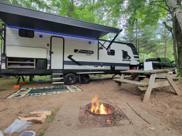 2022 Crossroads RV Zinger Lite Travel trailer rental in Sullivan, WI