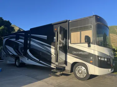 2017 Georgetown 364TSF Class A rental in Springville, UT