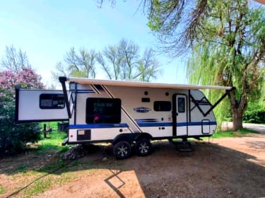 2018 Jayco Jay Feather Travel trailer rental in Cody, WY