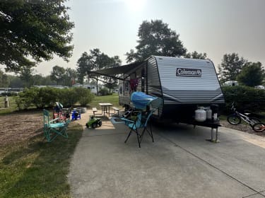 2021 Coleman Lantern 274bh Travel trailer rental in Thompsonville, MI