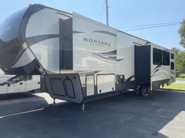2017 Keystone RV Montana High Country Fifth-wheel rental in Williamstown, NJ