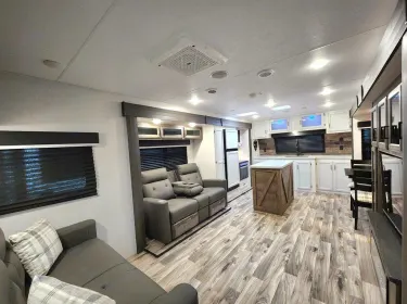 2023 SportTrek STT333VFK Travel trailer rental in Kelowna, BC