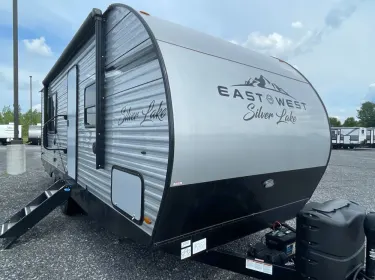 2022 East to West 25KRB Travel trailer rental in Somers, CT