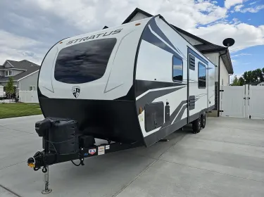 2022 Venture Stratus Travel trailer rental in Clinton, UT