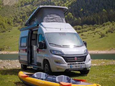 2025 Pilote V600 Toit relevable Class B rental in Rueil-Malmaison, IDF