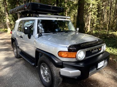 2007 Toyota FJ Truck Camper rental in Abbotsford, BC