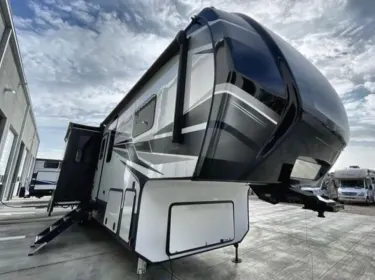 2021 Keystone RV Avalanche Fifth-wheel rental in Destrehan, LA