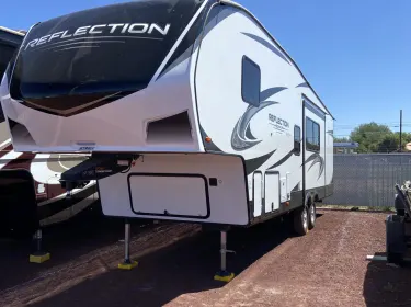 2022 Grand Design Reflection 150 Fifth-wheel rental in Terrebonne, OR