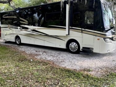 2013 coachmen coachmen cross-country  390 Class A rental in LaBelle, FL