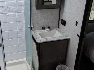 2021 Dutchmen Kodiak Ultimate Travel trailer rental in Saint Peter, MN