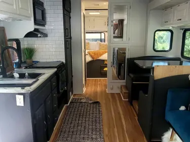 2006 Coachmen Freelander Premier Class C rental in Lee's Summit, MO