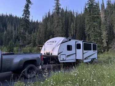 2022 Crossroads RV Sunset Trail Super Lite Travel trailer rental in Spangle, WA