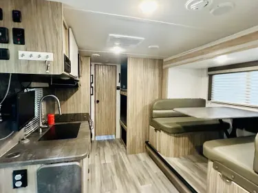 2021 Winnebago Minnie Winnie Travel trailer rental in Lapeer, MI
