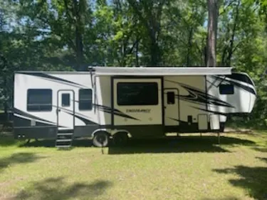 2019 Dutchmen 3586 Toy hauler rental in Vicksburg, MS