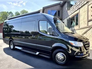 2022 Ultimate Toys Ultimate RV Class B rental in Moore, OK