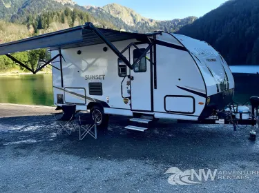 2022 Crossroads Sunset Trail Travel trailer rental in Lynnwood, WA