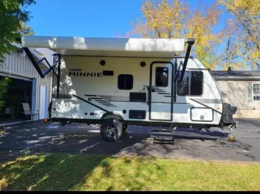 2021 Winnebago Minnie Winnie Travel trailer rental in Maplewood, MN