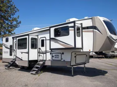 2023 Forest River Wildwood Heritage Glen Fifth-wheel rental in Fayetteville, NC