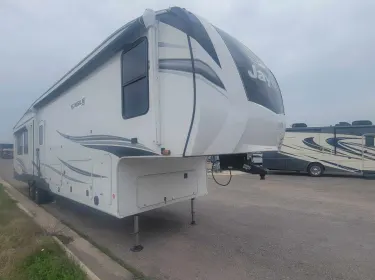 2022 Jayco 355MBQS Fifth-wheel rental in Austin, TX