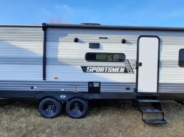 2021 K-Z Manufacturing Sportsmen 301DBSE Travel trailer rental in Granville, IA