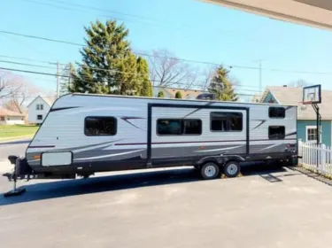 2018 Heartland RVs Pioneer Travel trailer rental in Fort Atkinson, WI