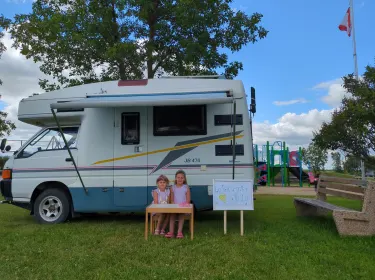 1996 Mitsubishi Delica JB470 Camper van rental in Springstein, MB