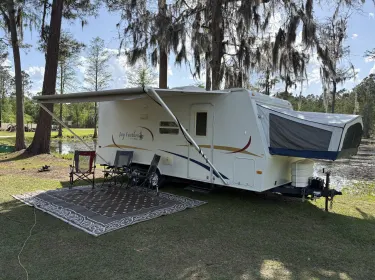 2005 Jayco Jay Feather EXP Travel trailer rental in Bloomingdale, GA