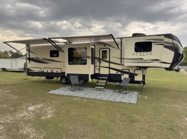 2020 Keystone RV Alpine Fifth-wheel rental in Jefferson, SC