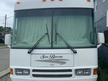 2005 Ford DWR Class C rental in Brantford, ON