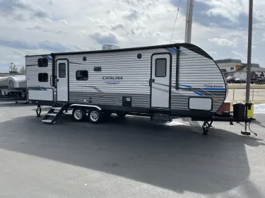 2021 Coachmen Catalina 263 bhsck legacy edition Travel trailer rental in Wentzville, MO