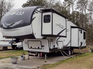 2020 Forest River Rockwood Signature Fifth-wheel rental in Auburn, AL
