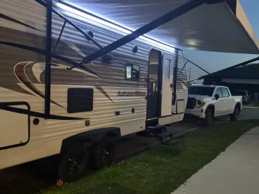 2022 Starcraft Autumn Ridge Travel trailer rental in Lithia, FL