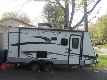 2015 Jayco Jay Feather Ultra Lite Travel trailer rental in Glenville, NY