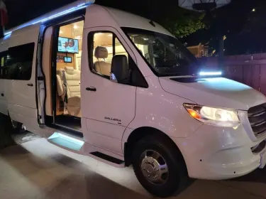 2021 Mercedes sprinter Class B rental in Chicago, IL
