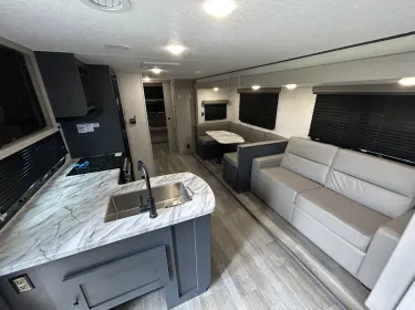 2025 Forrest River Apex Ultra Lite 291TBSS Travel trailer rental in Minneola, FL