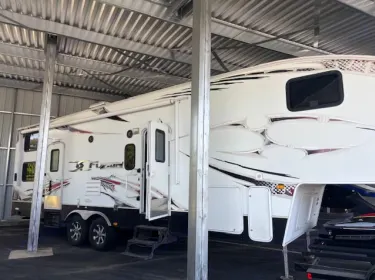 2009 Keystone RV Fuzion Toy Hauler Fifth-wheel rental in San Miguel, CA