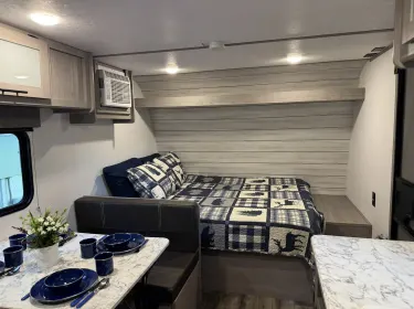 2024 Dutchman Coleman Lantern LT Travel trailer rental in Lithia, FL